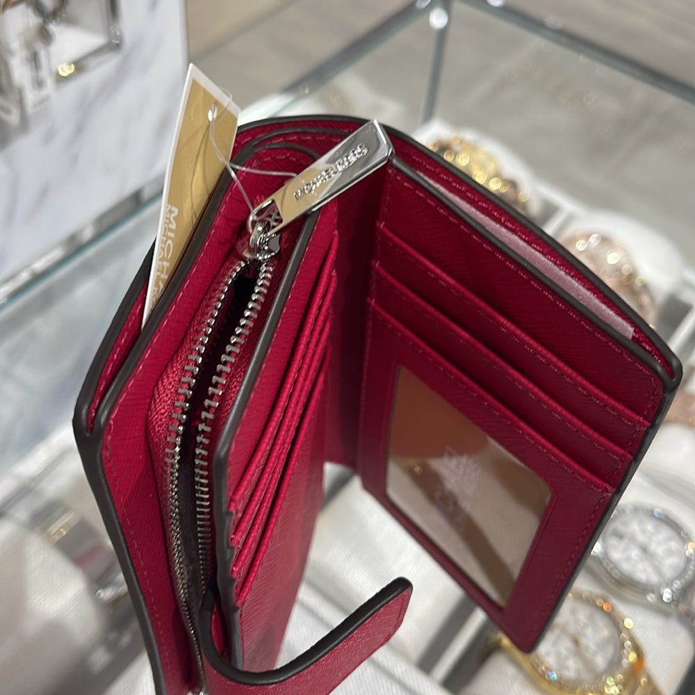 MICHAEL KORS Medium Saffiano Leather Bifold ZP CN Wallet
COLOR DK RASPBERRY
NWT - Picture 13 of 16
